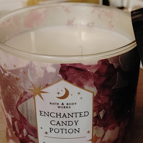 COPY - BRAND NEW BATH & BODY WORKS 3 WICK CANDLE ENCHANTED CANDY POTION - Picture 3 of 4
